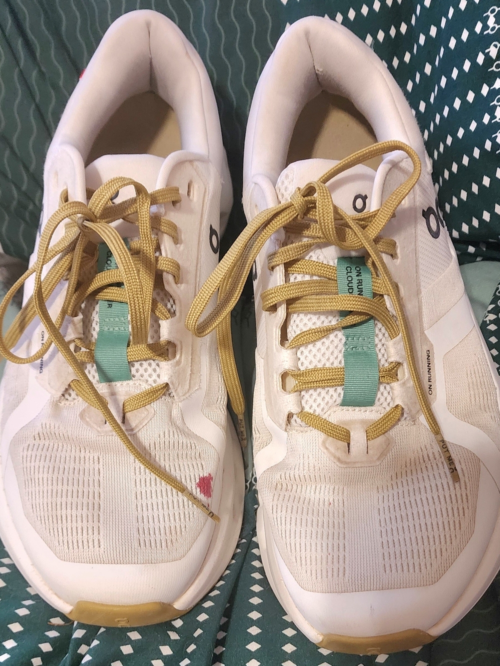 On Running Women’s White Running Sneakers with Yellow Accents Sz 9.5